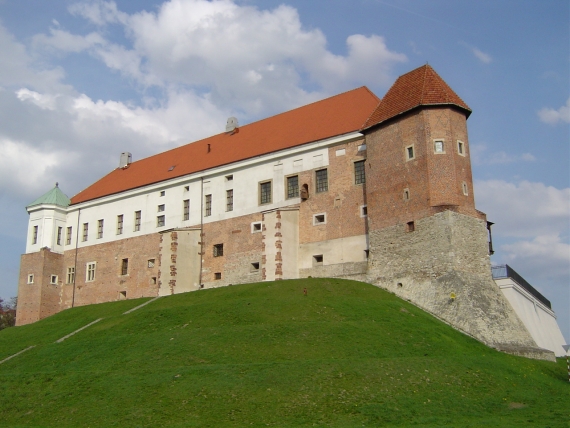 Widok na zamek od strony ulicy Krakowskiej